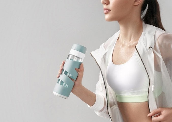Finally a smart water bottle that tracks hydration made of glass